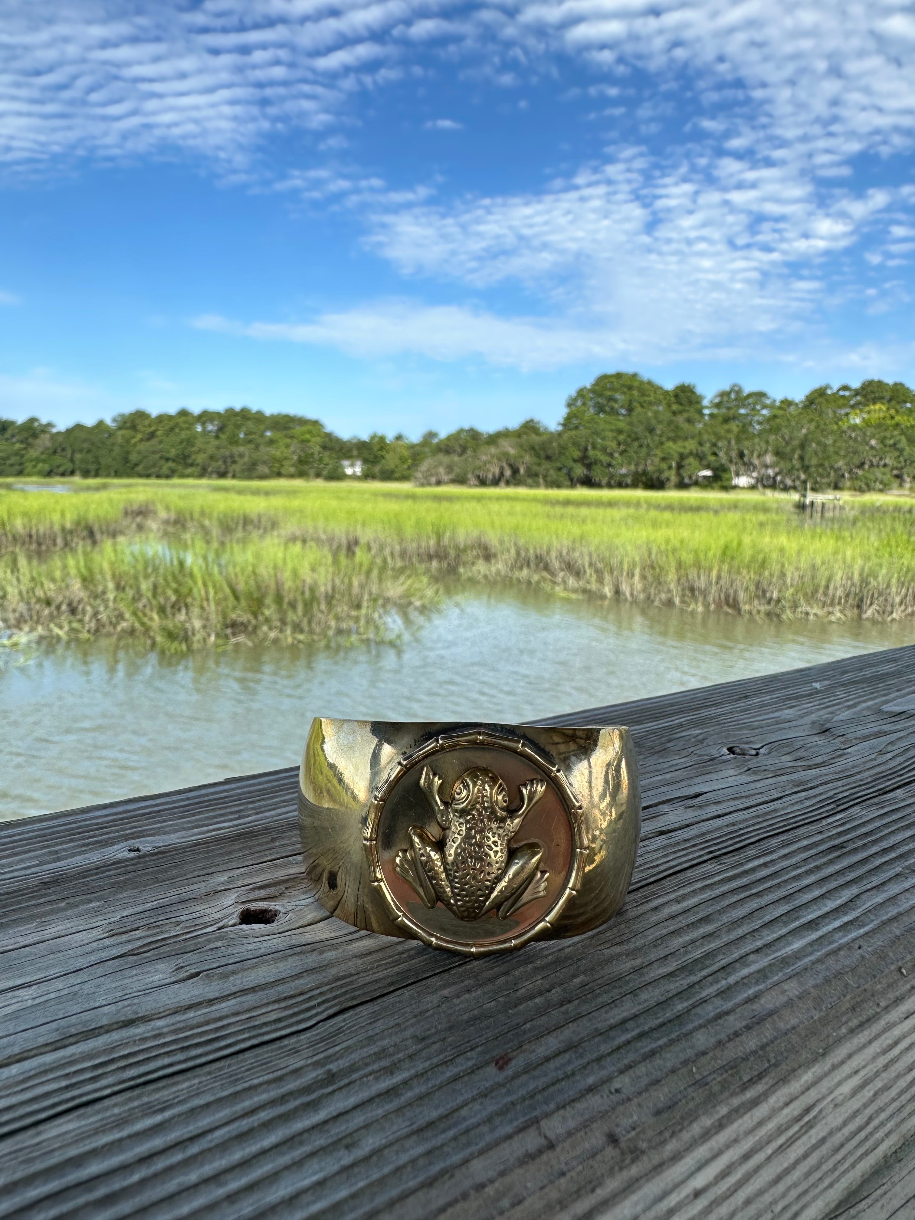 Wide frog cuff