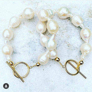 Baroque pearl bracelet