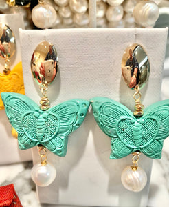 BUTTERFLY KISSES